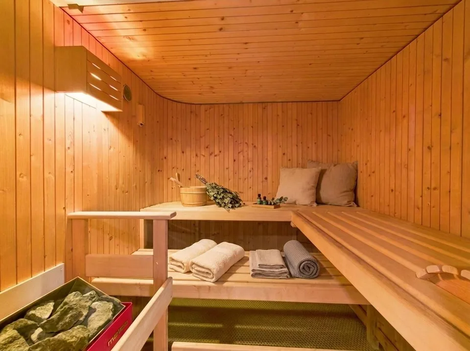 Grosszügiges 6.5-Zimmer-Einfamilienhaus mit Pool & Garage, Binningen