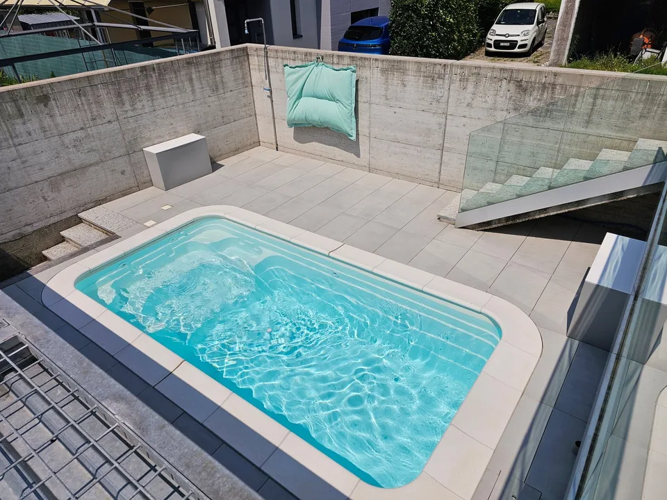 Ampliamento moderno, efficienza energetica all'avanguardia e piscina privata