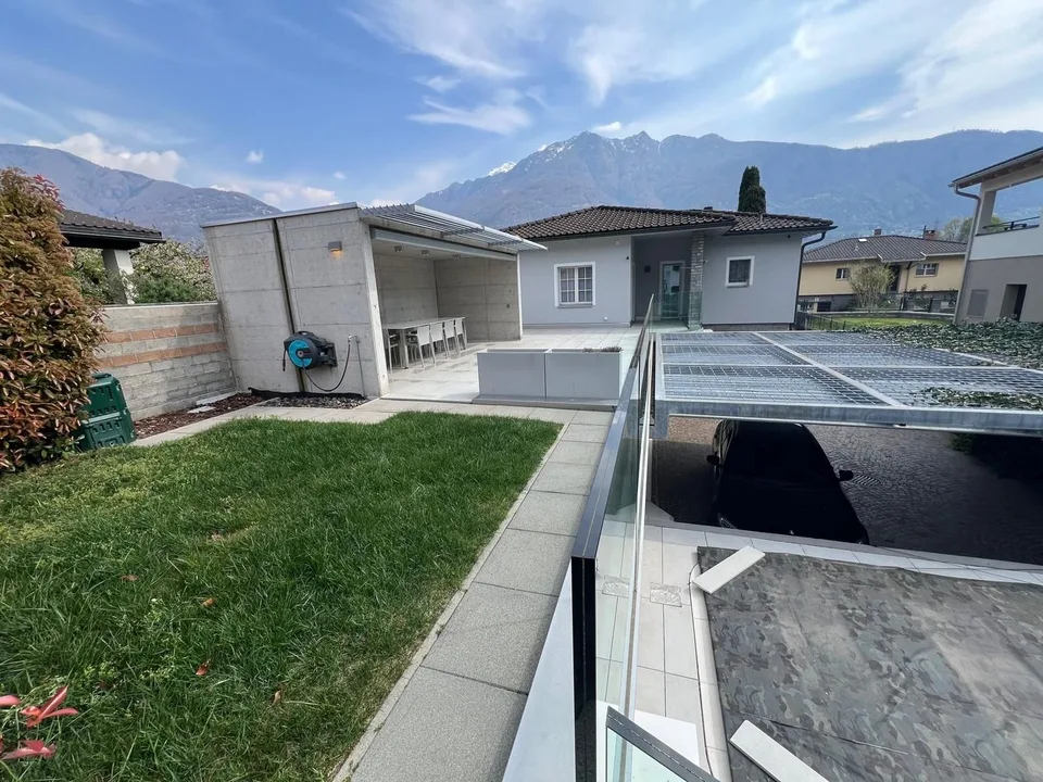 Ampliamento moderno, efficienza energetica all'avanguardia e piscina privata