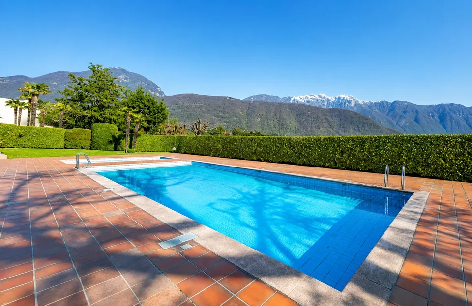 Penthouse de rêve sur le lac de Lugano avec terrasse et vue spectaculaire