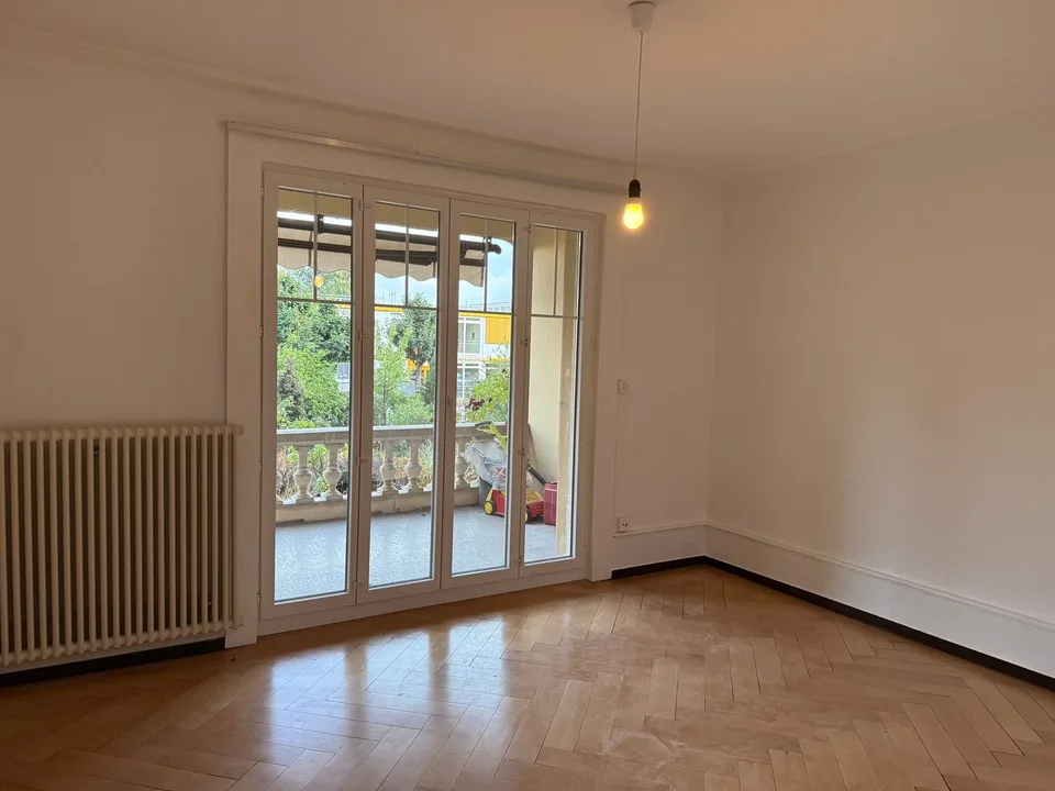 Helles 3.5-Zimmer-Wohnung mit Balkon in Neuchâtel nahe dem See mit Garten