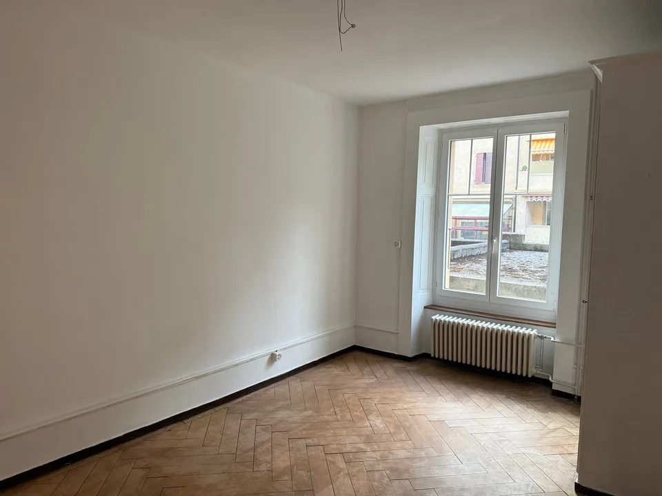 Helles 3.5-Zimmer-Wohnung mit Balkon in Neuchâtel nahe dem See mit Garten