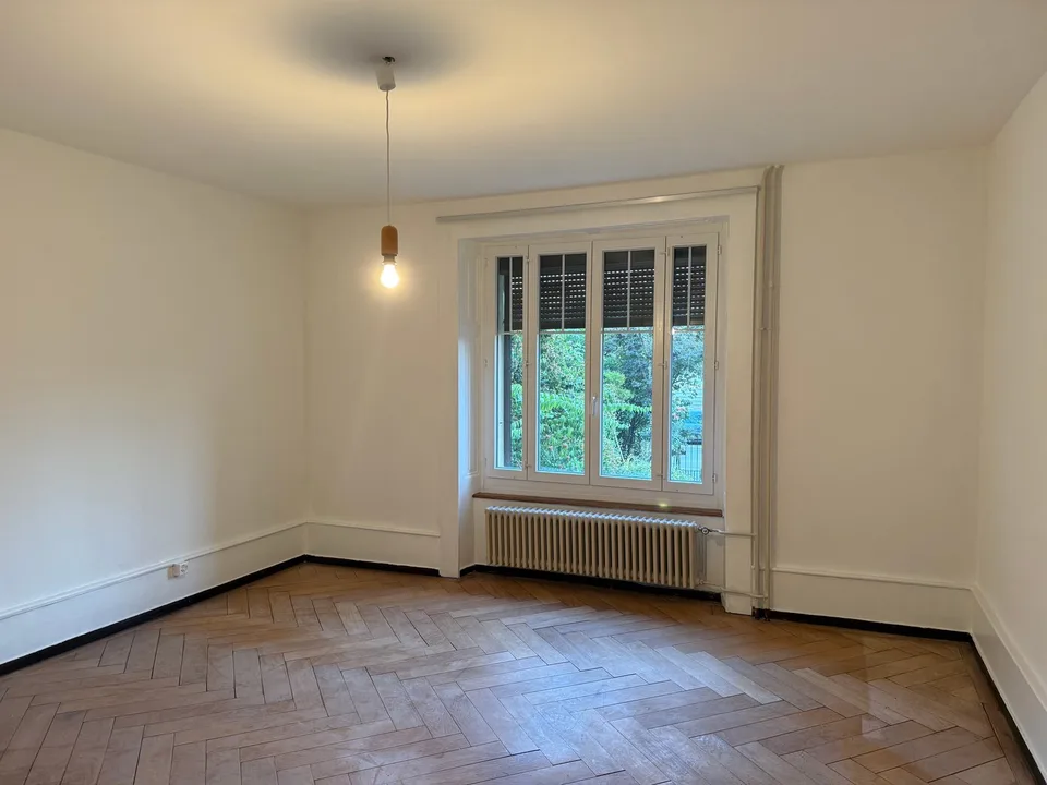 Helles 3.5-Zimmer-Wohnung mit Balkon in Neuchâtel nahe dem See mit Garten