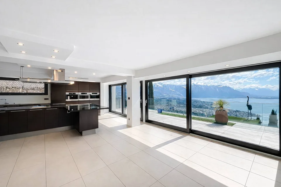 Eigenschaft mit 6,5 Zimmern, Swimmingpool und atemberaubendem Blick