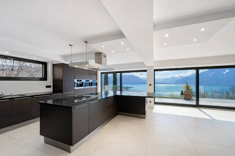 Eigenschaft mit 6,5 Zimmern, Swimmingpool und atemberaubendem Blick