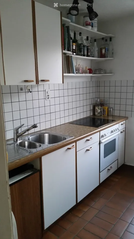 Appartement 2.5 pièces dans une maison bifamiliale à Lausen avec son propre espace de séjour et place de parking