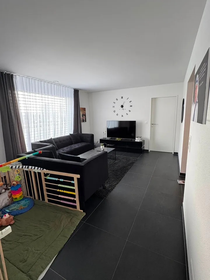 Helle 3.5-Zimmer-Attikawohnung mit Terrasse in Würenlingen – sofort verfügbar!