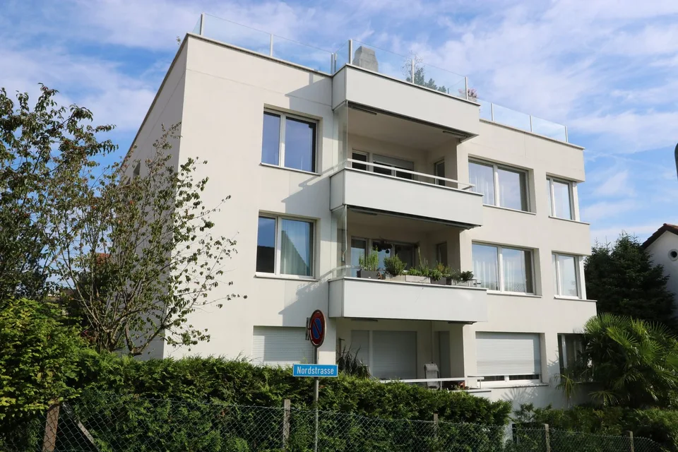 Helle 5-Zimmer-Wohnung mit Seeblick in Thalwil