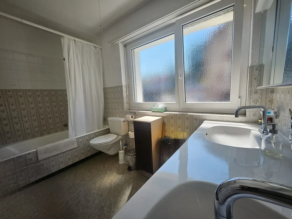 Helle 5-Zimmer-Wohnung mit Seeblick in Thalwil