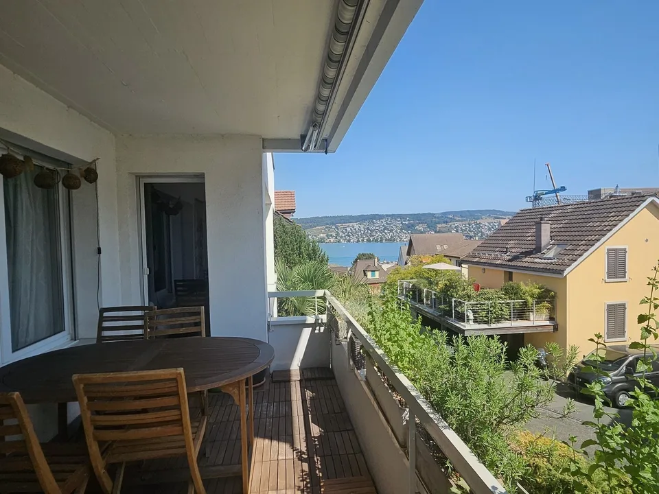 Helle 5-Zimmer-Wohnung mit Seeblick in Thalwil