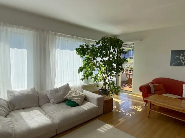 Helle 5-Zimmer-Wohnung mit Seeblick in Thalwil