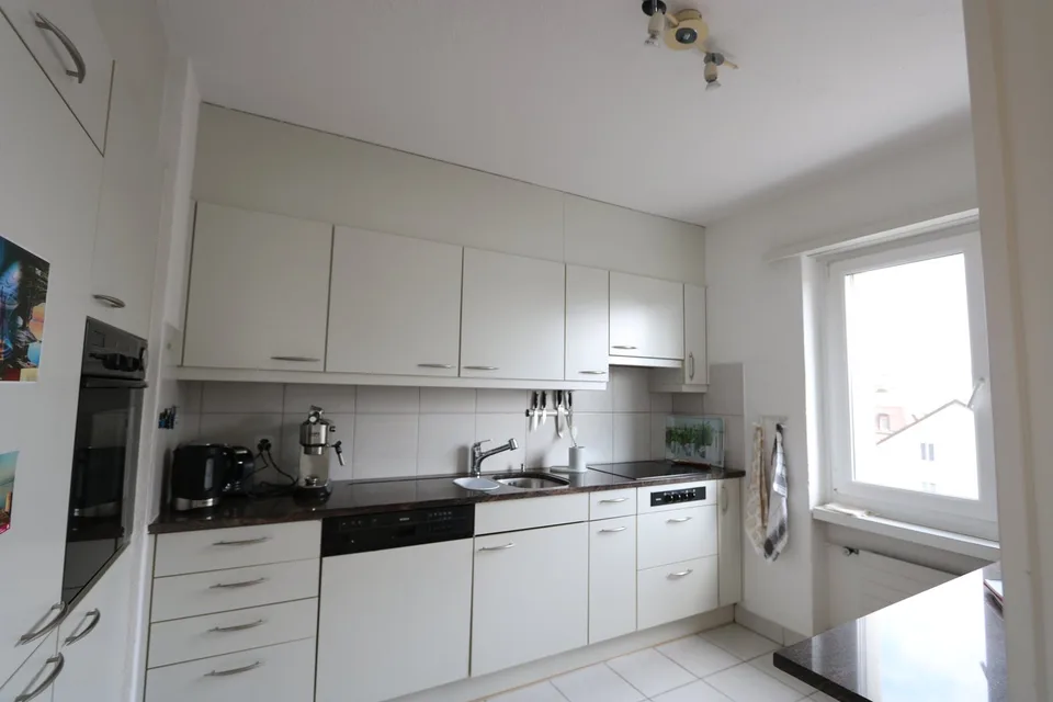 Helle 5-Zimmer-Wohnung mit Seeblick in Thalwil