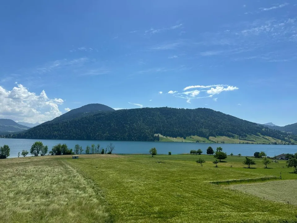 Überbauung Bahnhöfli: Exklusive Neubauwohnungen mit Panoramaaussicht auf den Ägerisee