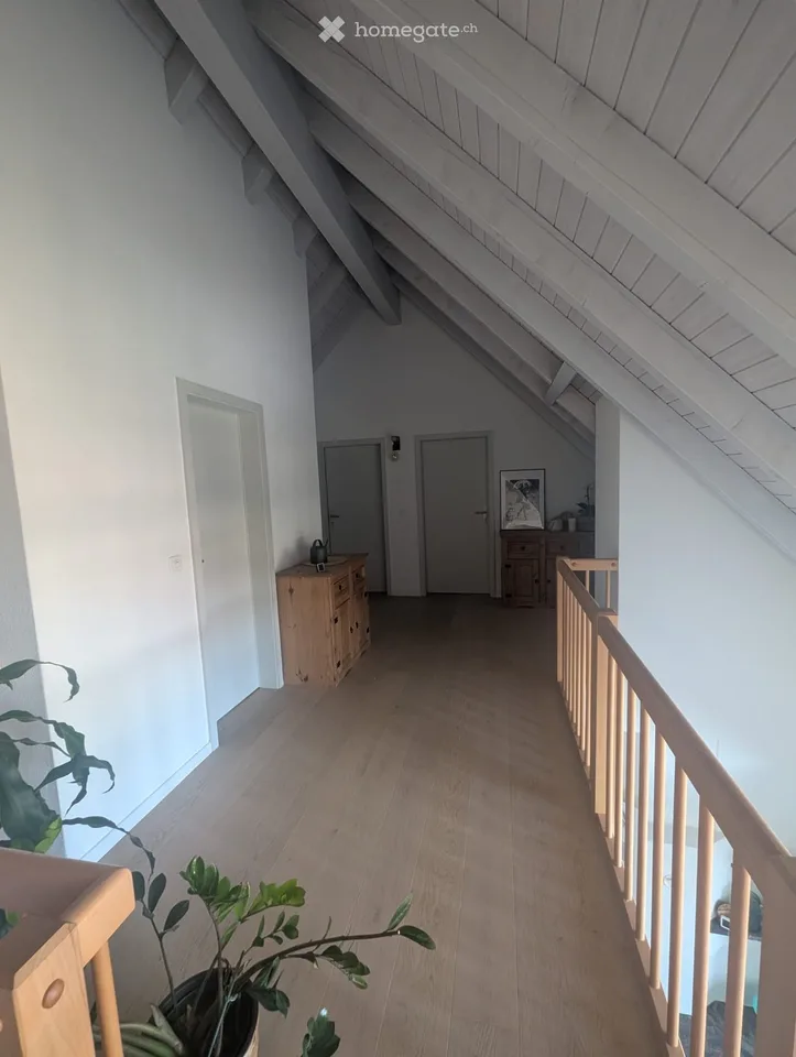 Appartement lumineux 4.5 pièces avec balcon et belle vue à Aristau