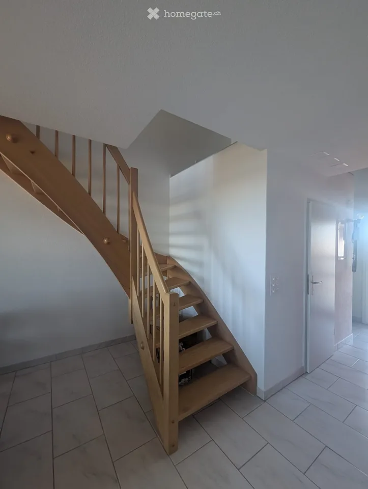 Helle 4.5-Zimmer-Wohnung mit Balkon und schöner Aussicht in Aristau