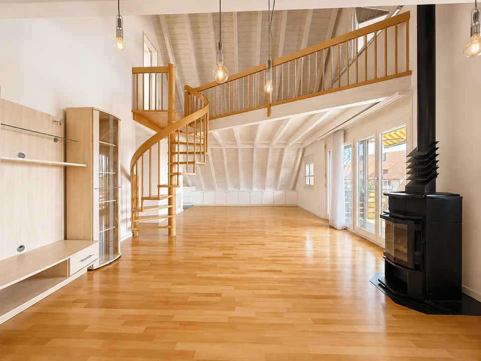 Maisonette-Wohntraum mit Galerie und Bergsicht in Abtwil