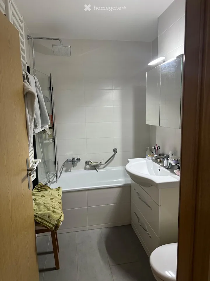 2,5 Zimmer in Uvrier mit großer Wiese ab November