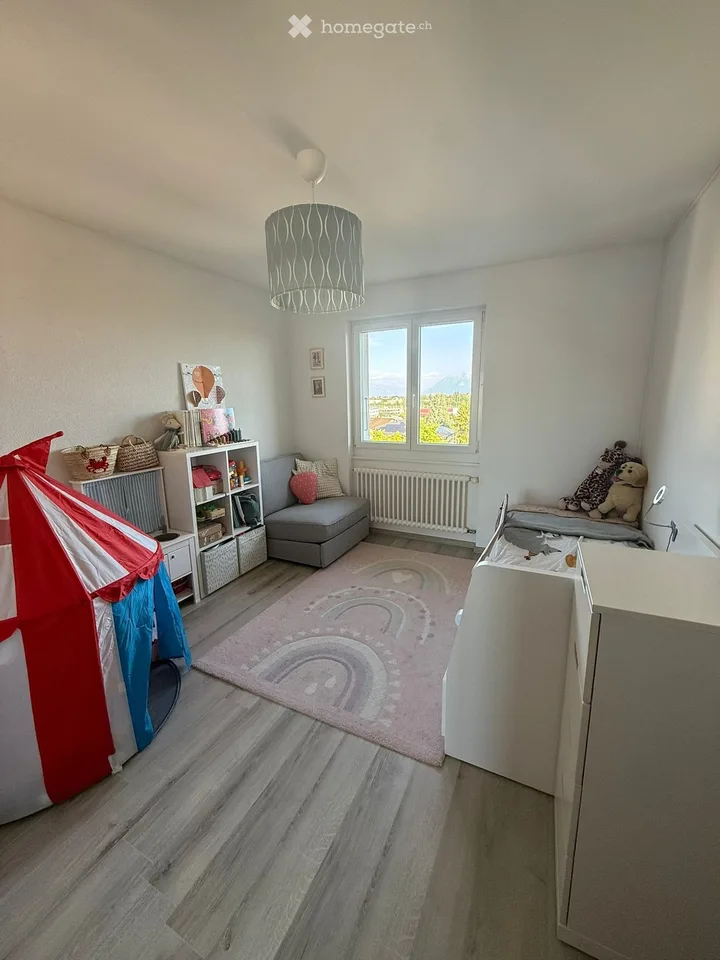 Lonay - 4 Zimmer in der 2. Etage einer Villa