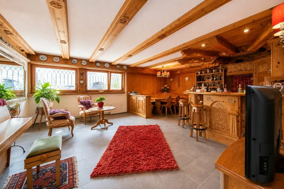 Paradiso familiare esclusivo con piscina e vista panoramica - spaziosa casa unifamiliare di 10 stanze a Bergdietikon
