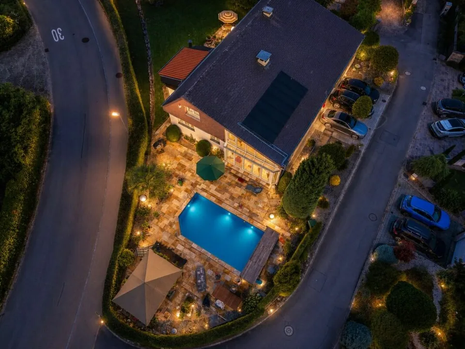 Paradiso familiare esclusivo con piscina e vista panoramica - spaziosa casa unifamiliare di 10 stanze a Bergdietikon