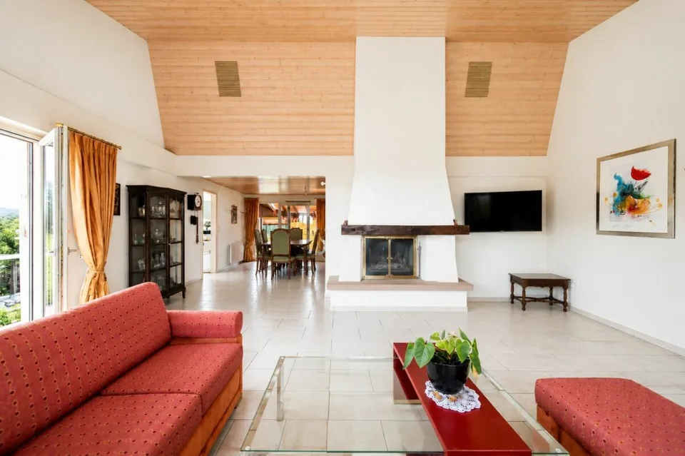 Paradiso familiare esclusivo con piscina e vista panoramica - spaziosa casa unifamiliare di 10 stanze a Bergdietikon