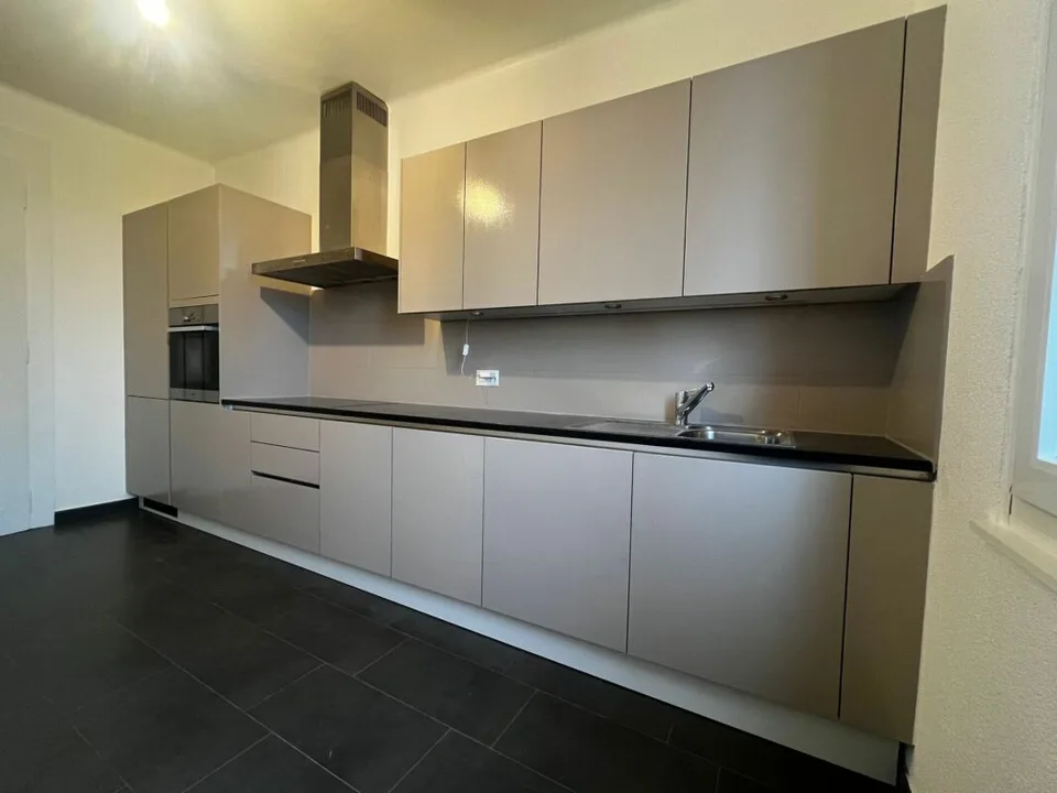 Magnifique appartement de 6 pièces au dernier étage d'un immeuble de caractère - Rue Edouard-Desor 3 à Neuchâtel