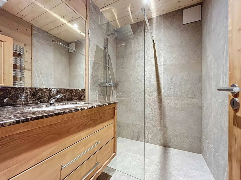 Appartement mit Charme gegenüber den Bergen, nur wenige Schritte von den Pisten entfernt – Foto 7 von 10