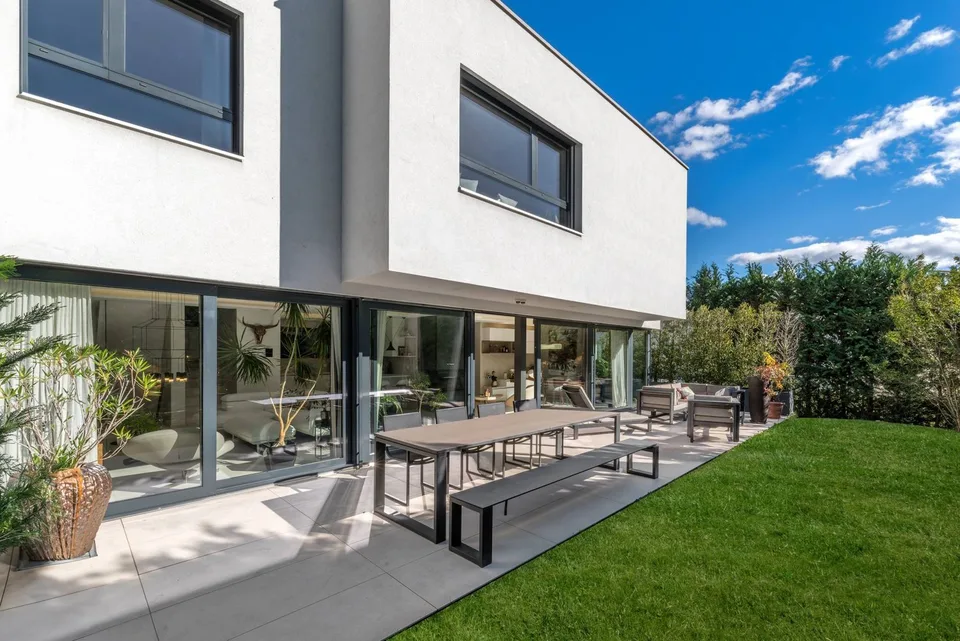 Superbe Villa im modernen Stil, sehr hochwertig, Minergie. Exklusiv! – Foto 12 von 14
