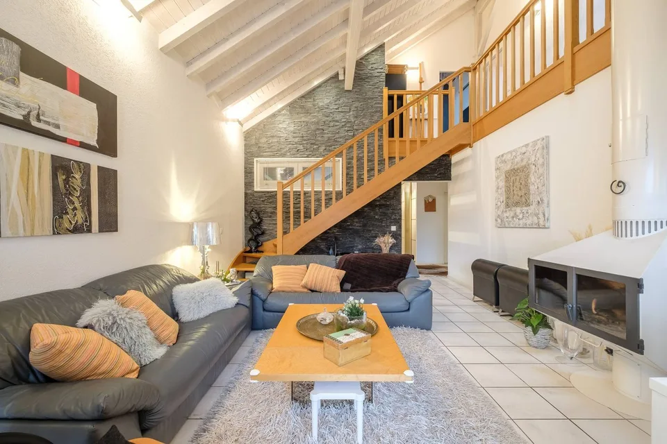 Spacious attic duplex of 235 m², fully renovated – photo 3 of 25