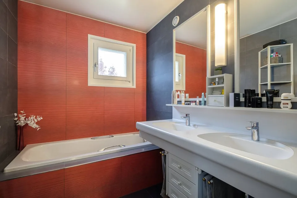 Spacious attic duplex of 235 m², fully renovated – photo 7 of 25