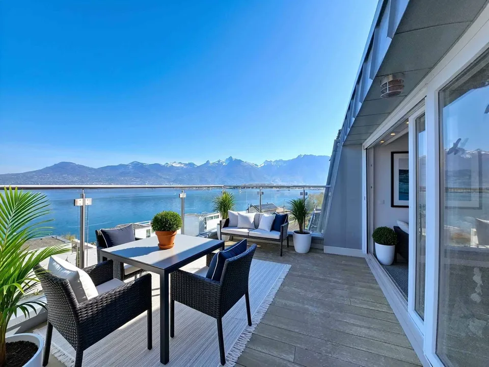 Appartement en attique lumineux avec vue imprenable sur le Lac – photo 10 sur 11