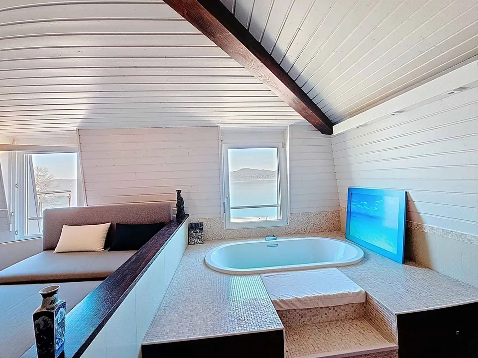 Appartement en attique lumineux avec vue imprenable sur le Lac – photo 7 sur 11