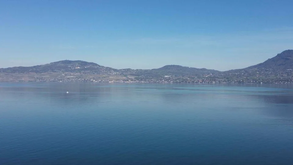Appartement en attique lumineux avec vue imprenable sur le Lac – photo 11 sur 11