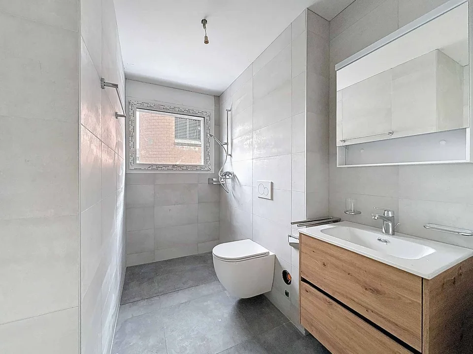 Neue 3.5-Zimmer-Wohnung im Erdgeschoss mit Terrasse – Foto 6 von 8