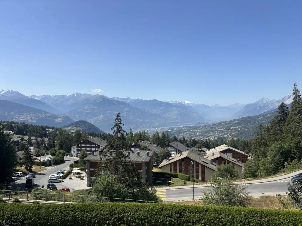 Apartment 2.5 rooms in Crans Montana – photo 2 of 12