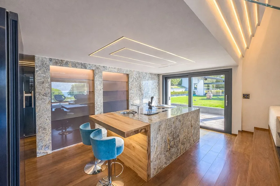 Splendida villa di lusso vista lago con piscina e darsena – foto 4 di 36