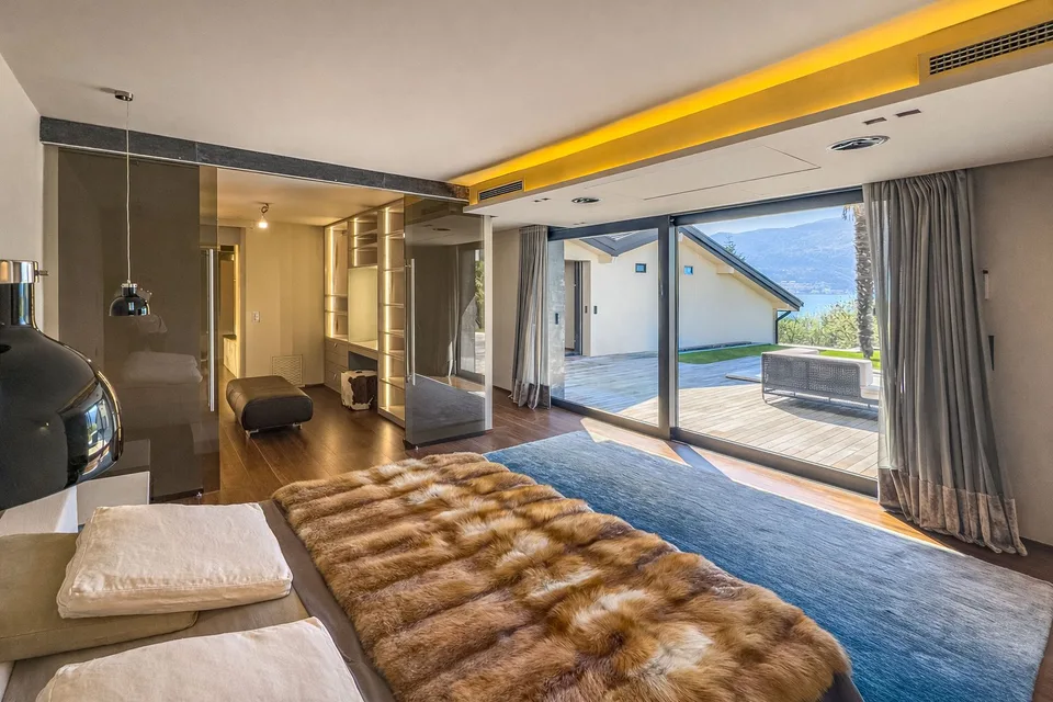 Splendida villa di lusso vista lago con piscina e darsena – foto 7 di 36