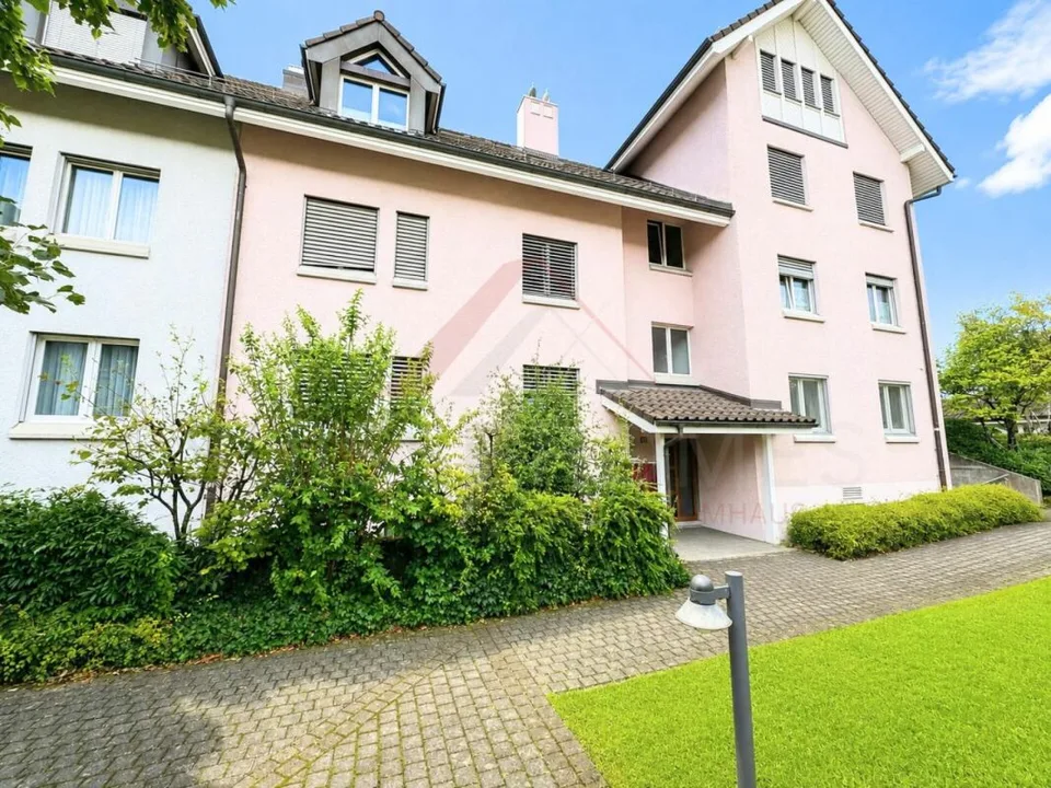 Grosszügige 4.5-Zimmer-Maisonettewohnung mit Galerie und Cheminée in 8603 Schwerzenbach