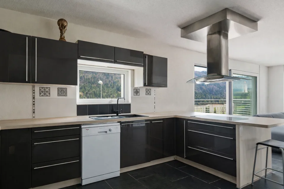 St-Imier, magnifique villa de 5.5 pièces avec jardin et carport – photo 6 sur 14