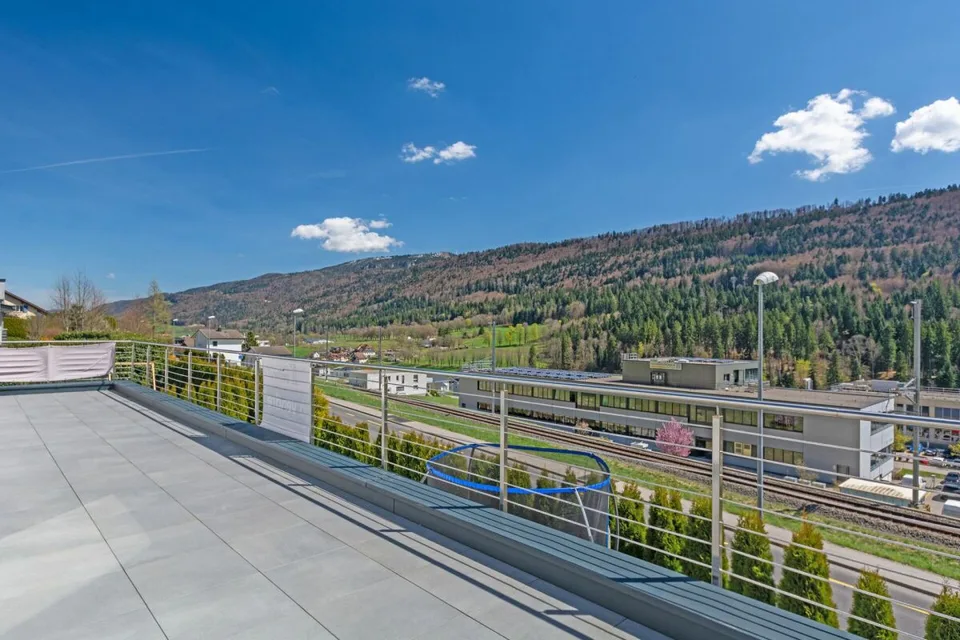 St-Imier, magnifique villa de 5.5 pièces avec jardin et carport – photo 7 sur 14