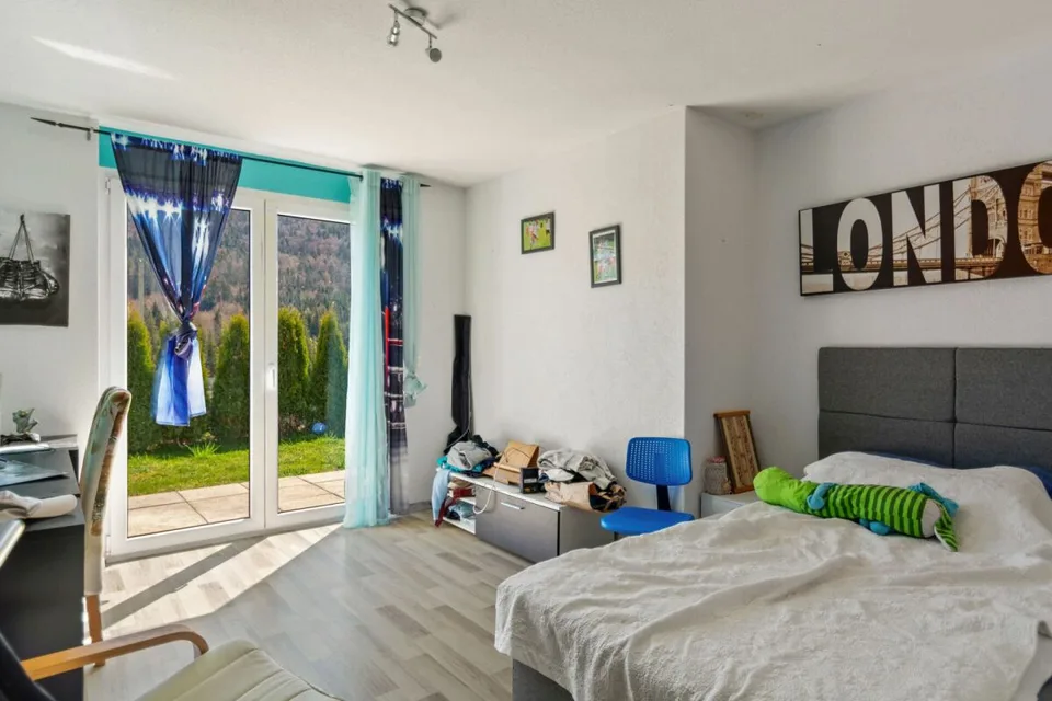 St-Imier, magnifique villa de 5.5 pièces avec jardin et carport – photo 8 sur 14
