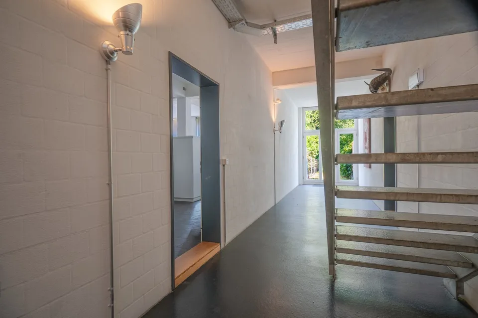 Exclusive Loft Dream in the Walzmühle Area: 3.1 m Ceiling Height, Luxury Kitchen & 130 m² Private Garden – photo 19 of 25