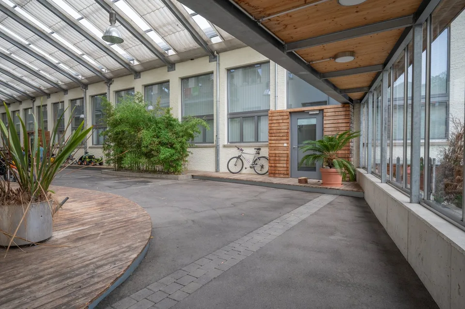 Exclusive Loft Dream in the Walzmühle Area: 3.1 m Ceiling Height, Luxury Kitchen & 130 m² Private Garden – photo 18 of 25