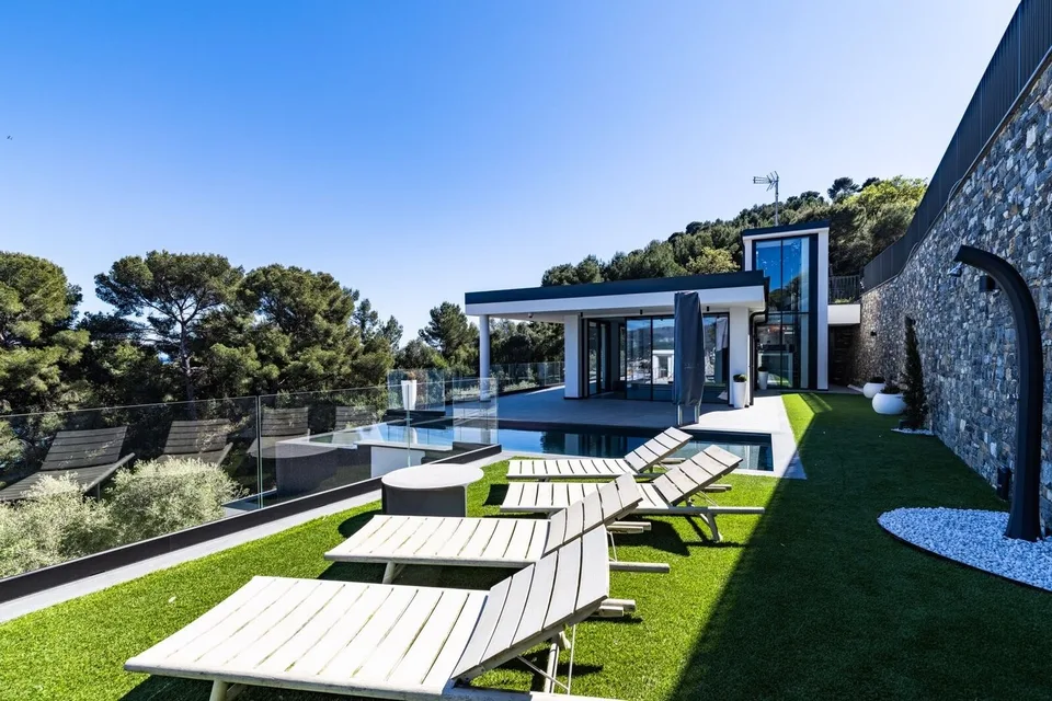 Luxury Villa with Infinity Pool and Sea View in Liguria