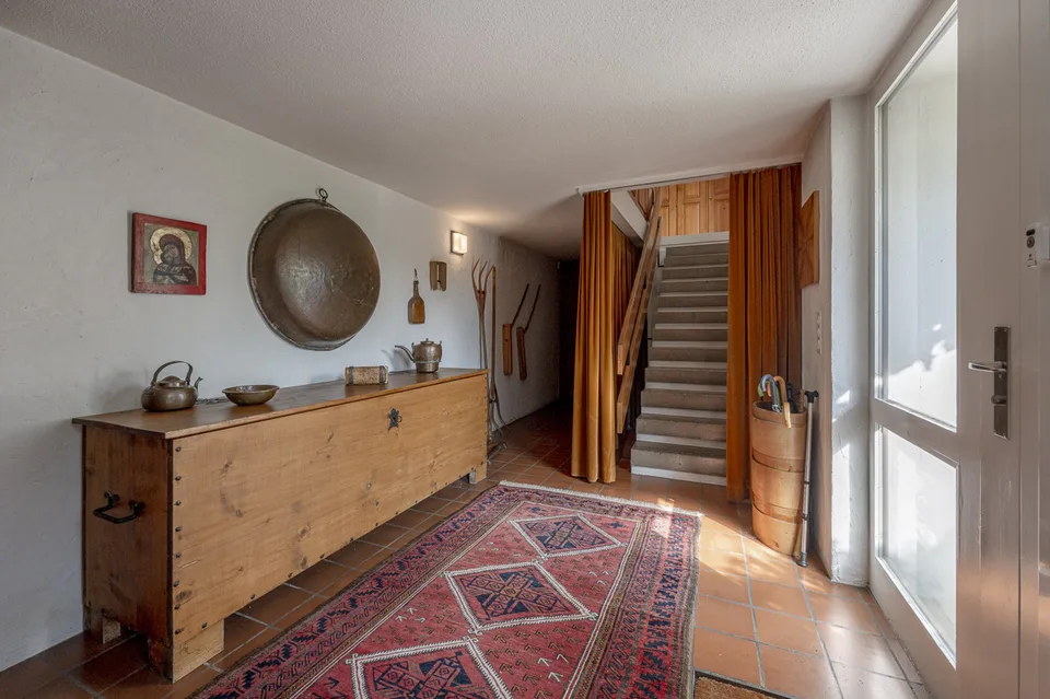 Un jardin pour tomber amoureux : maison unifamiliale sur un terrain de construction attrayant