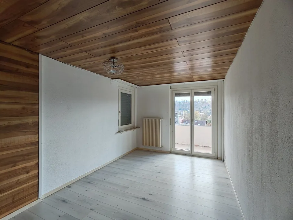 Nous louons immédiatement un appartement de 4 pièces lumineux et spacieux dans un quartier calme à Zwingen