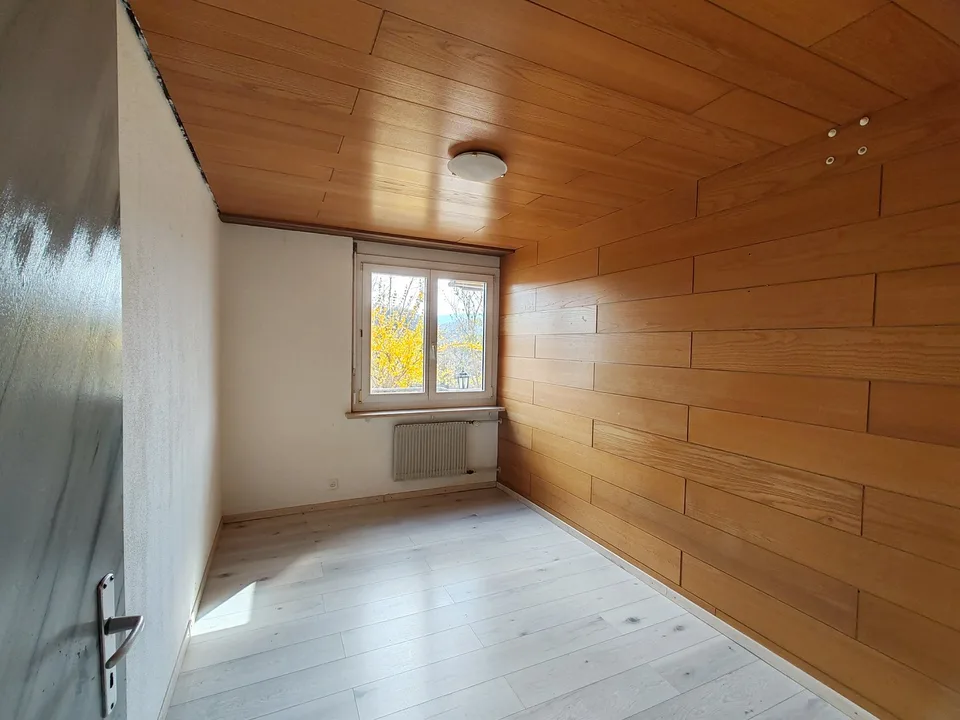 Nous louons immédiatement un appartement de 4 pièces lumineux et spacieux dans un quartier calme à Zwingen