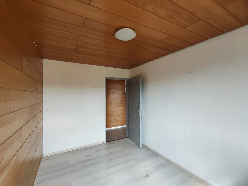 Nous louons immédiatement un appartement de 4 pièces lumineux et spacieux dans un quartier calme à Zwingen