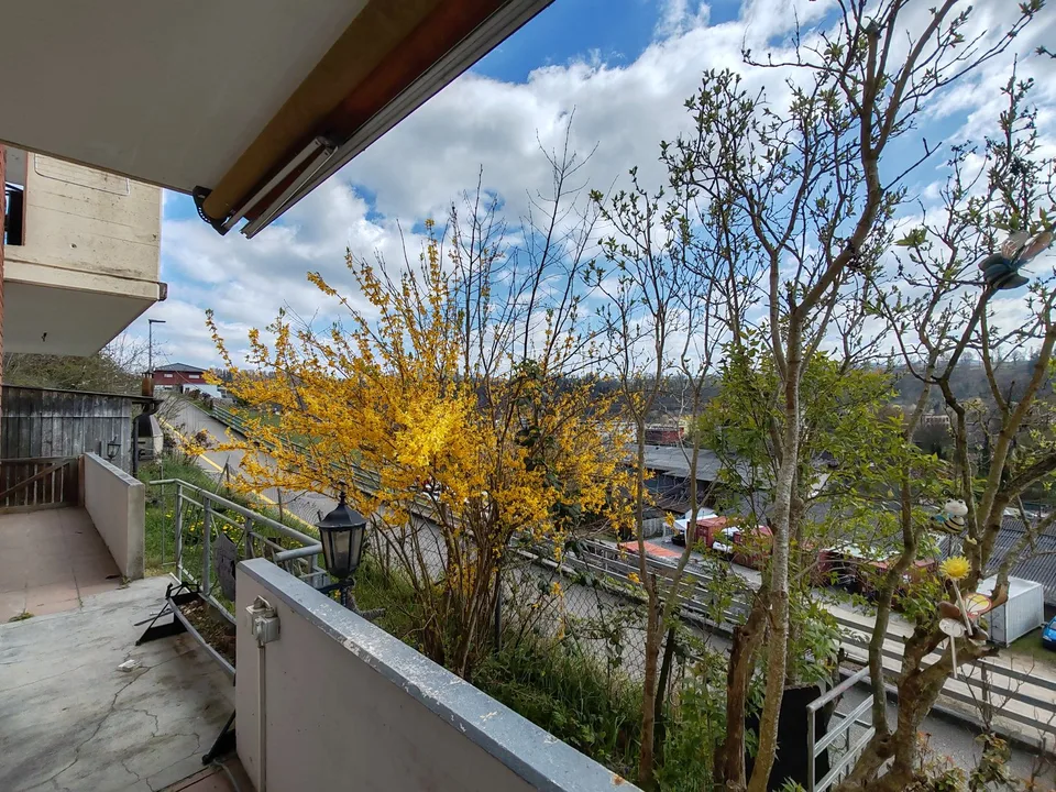 Nous louons immédiatement un appartement de 4 pièces lumineux et spacieux dans un quartier calme à Zwingen