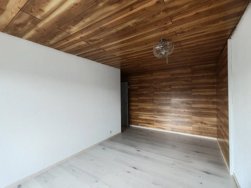 Nous louons immédiatement un appartement de 4 pièces lumineux et spacieux dans un quartier calme à Zwingen